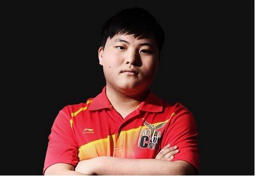 UZI:所有(yǒu)欠我的(de)冠軍 現(xiàn)在都(dōu)該還(hái)給我了(le)